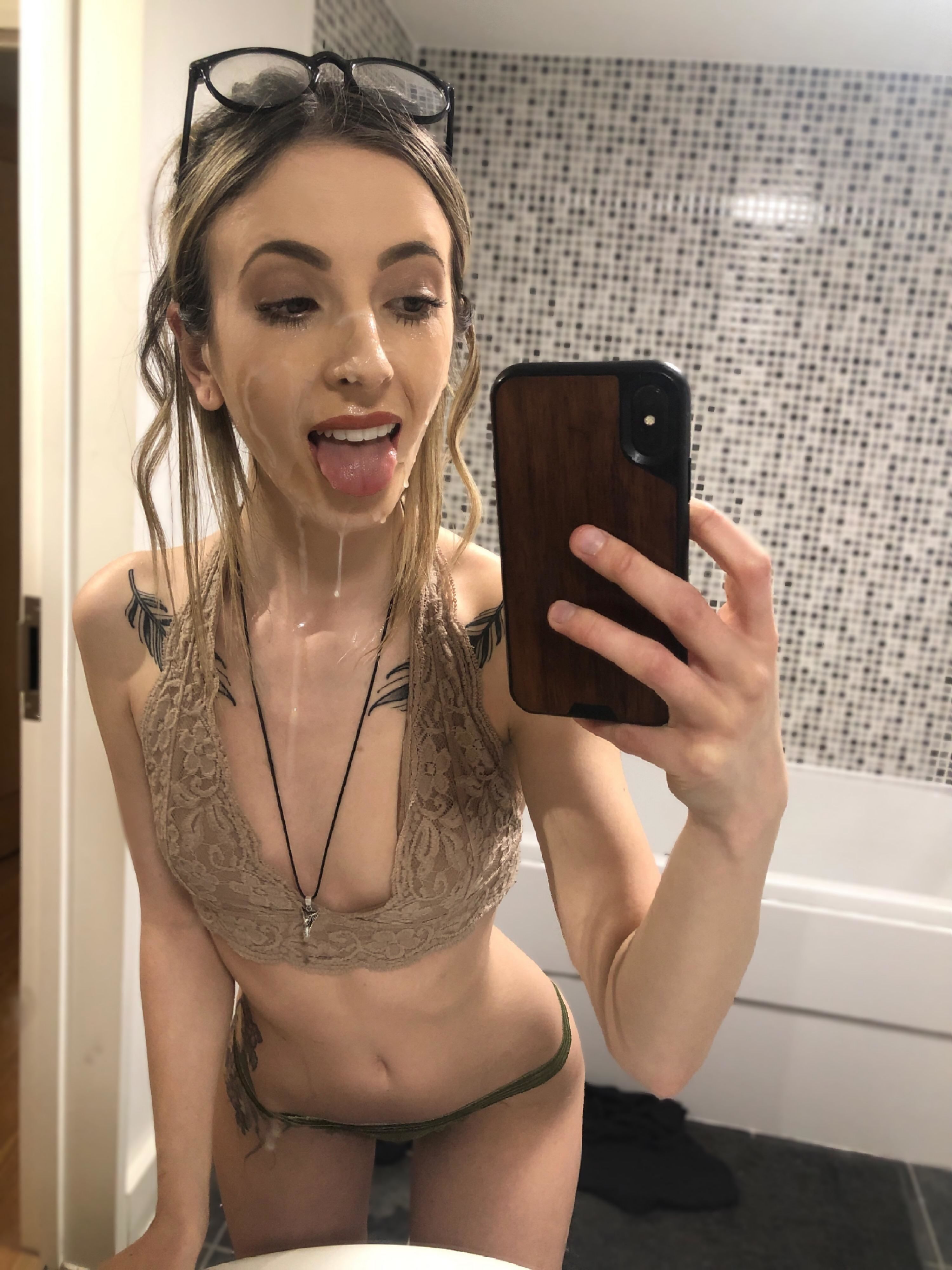 https://cum-selfie.com/wp-content/uploads/cumselfies-0235.jpg